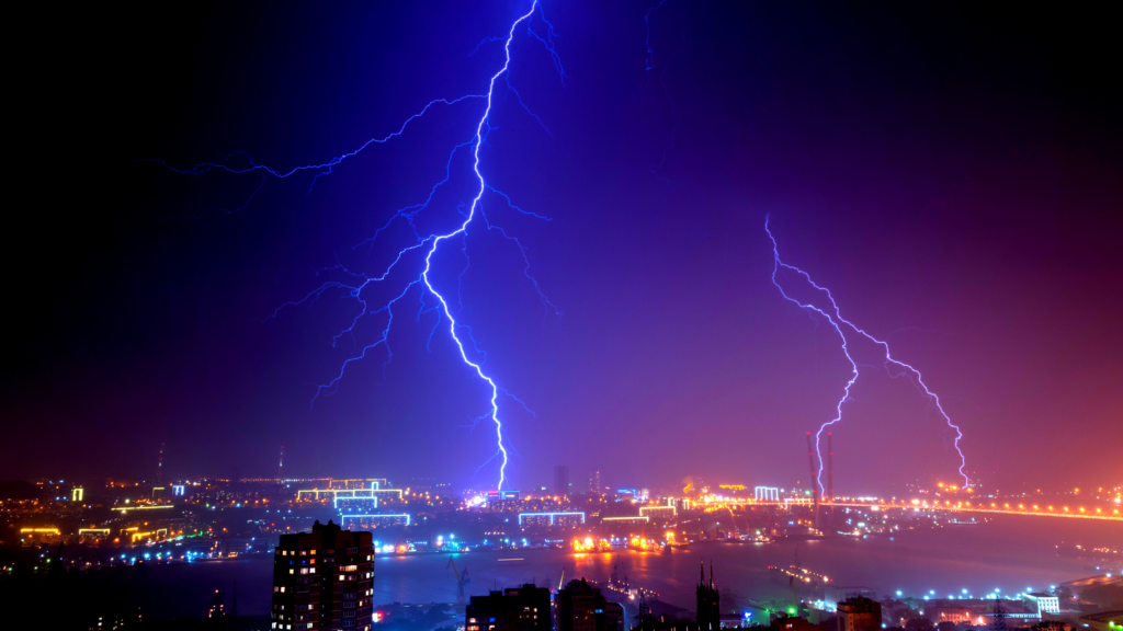 How Much Electricity Does a Lightning Bolt Contain? Energy